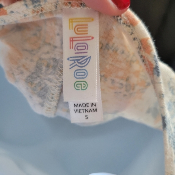 LuLaRoe Small Short Sleeve Blouse Beige Blue Orange Pattern Oversized Fit Tunic - Picture 6 of 7